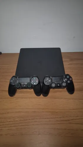 PS4 SLIM + 2 CONTROLES