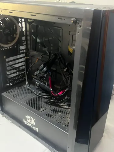 Gabinete Gamer Redragon Tailgate, Mid Tower, RGB, Lateral e Frontal em Vidro - GC-702