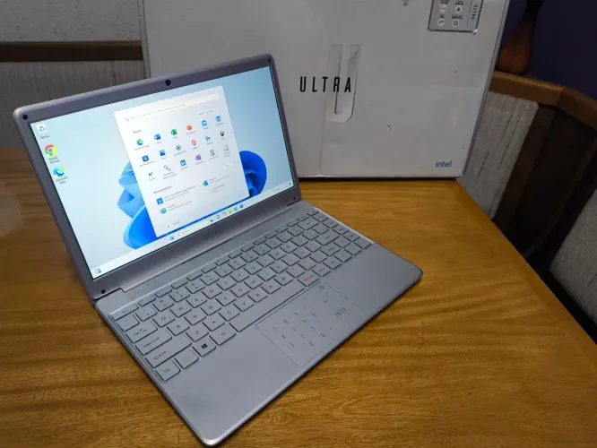 Notebook ultra i3 -7th, com SSD, 4 GB de RAM, windows 11, ótimo estado