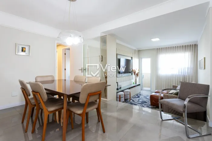Apartamento mobiliado no Cristo Rei, 91,74 m², 1 suíte com closet, sacada e andar alto