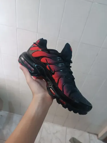 TN AIR MAX COR DIFERENTE 