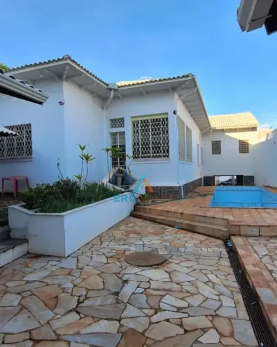 Casa para aluguel possui 400 metros quadrados com 6 quartos em Fabrício - Uberaba - MG