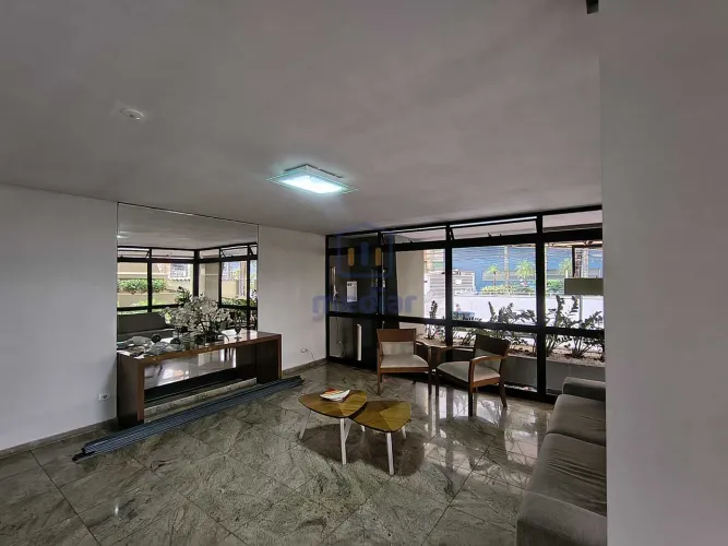 Apartamento com 2 dormitórios, suite, escritório e uma vaga demarcada, a 50 metros da Prai