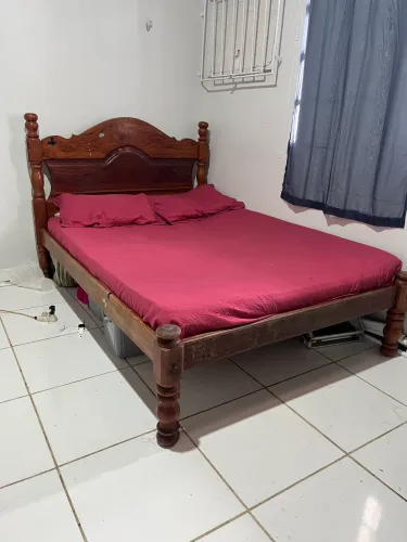 Cama casal madeira maciça acompanha colchão