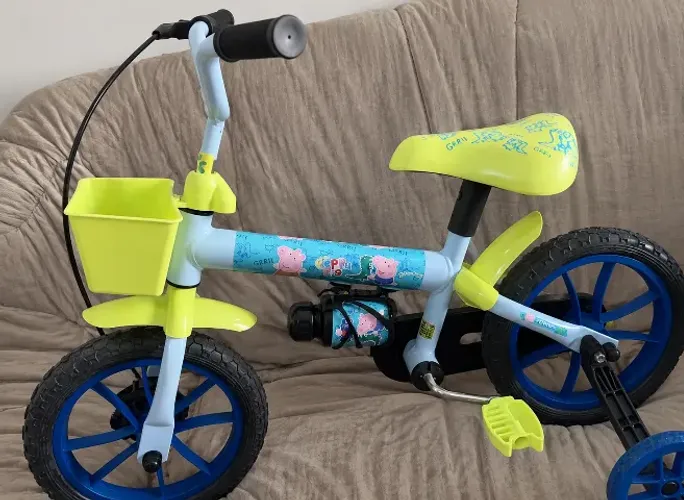 Bicicleta aro 12, nova desmontada na caixa.