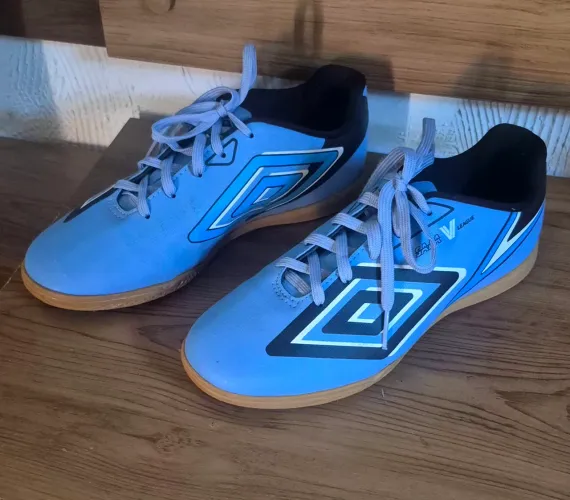 Chuteira society umbro