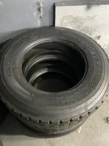 Par de Pneu coberto 275/80 R22.5