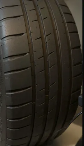 Pneu Pilot Sport 4 Michelin 245 35 20