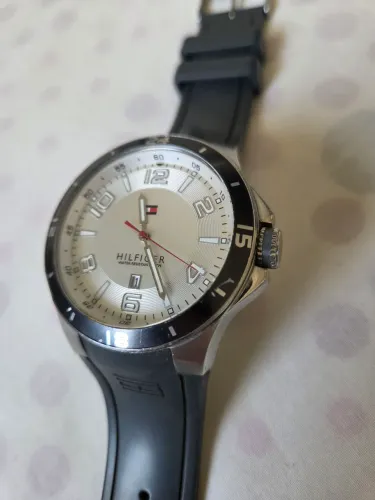 Relógio estilo Diver Tommy pulseira silicone