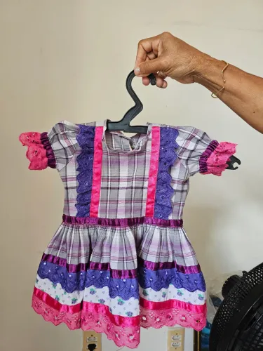 Vestido junino para bebê de 6 a 9 meses
