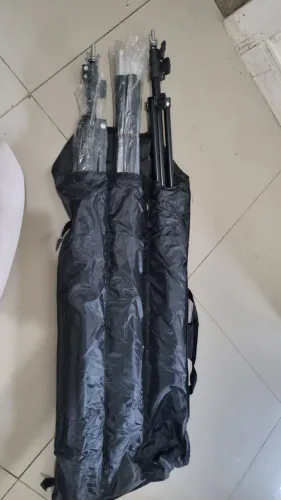 Painel branco com estrutura 3x3 e bolsa para fotografiar