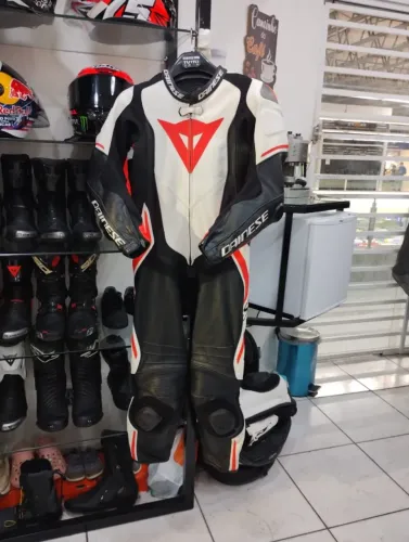 Macacão Dainese 50 Laguna seca 4 zero uma peça