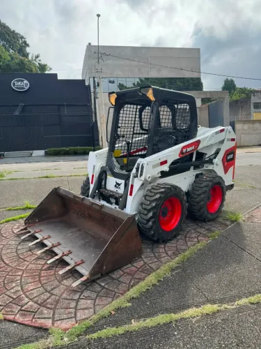 Mini carregadeira Bobcat s510