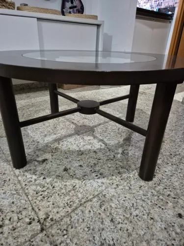 Mesa de centro redonda madeira e vidro