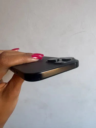 iPhone 15 black