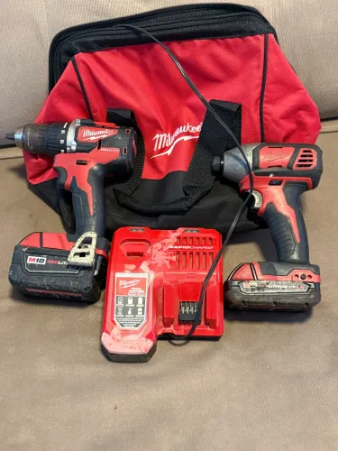 Kit furadeira e Parafusadeira milwaukee m18