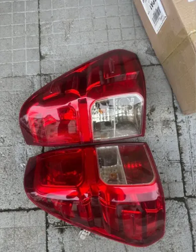 PAR LANTERNA TRASEIRA HILUX
