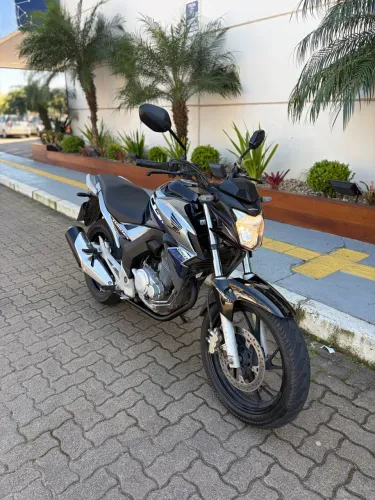 Moto impecável