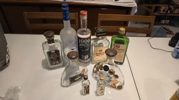 Coleção de garrafas de vidro para decoração