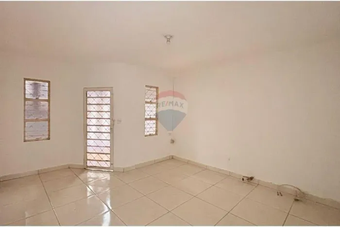 Casa à venda na Vila Virgínia: 2 quartos, sendo 1 suíte, totalmente reformada, ótima local