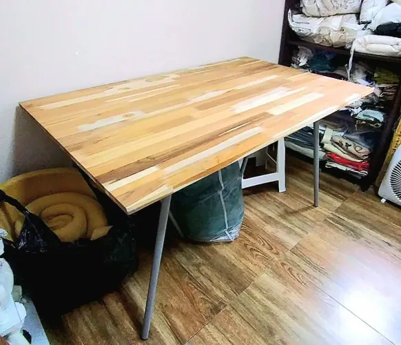 Mesa de Corte / Escritório em Madeira Maciça 120x80 com Cavaletes de Aço