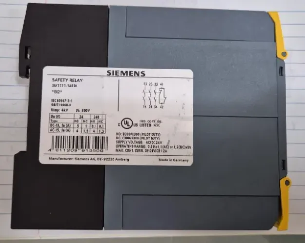 RELE DE SEGURANÇA SIEMENS BASIC 3NA+1NF 24CA/CC 35K111-1AB30