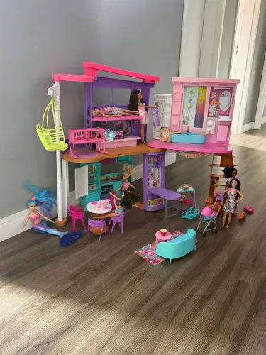 ? Casa Malibu Barbie Completa - Super Kit com Bonecas, Bebês, Pets e Acessórios!