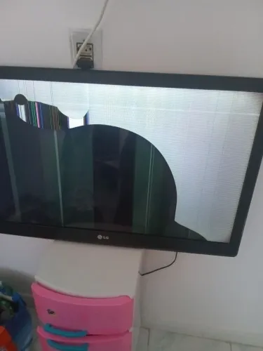 TV retirada de peças