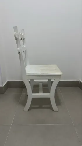 Cadeira maciça branca