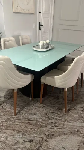 Mesa de jantar de vidro 6 lugares ( apenas mesa está a venda)