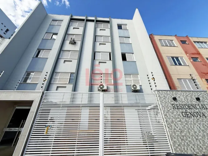 Apartamento de 2 quartos para alugar na Zona 07 em Maringá, com garagem coberta e próximo