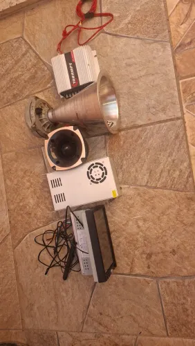 Vendo a corneta um Twitter um rádio uma fonte para computador TARAMPS TS400x4