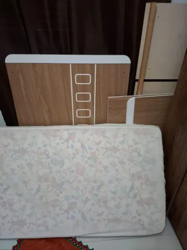 Berço para bebê nunca usado na caixa
