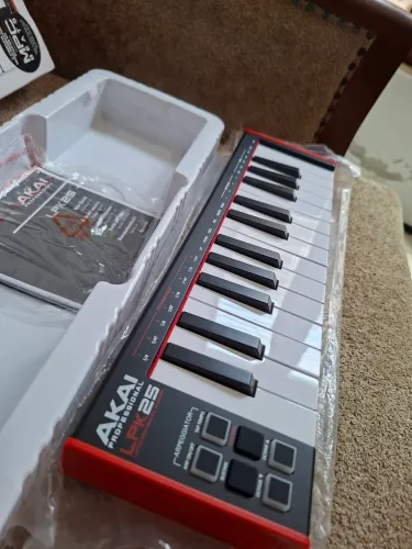 Teclado Controlador Midi Akai LPK25 Mk2