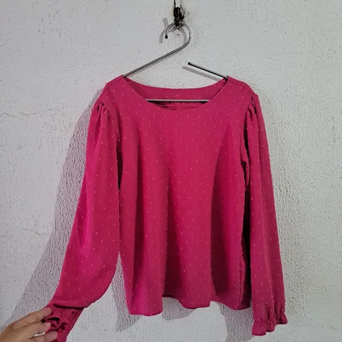 2 lindas blusas M e G com elástico nas mangas e tecido confortável 