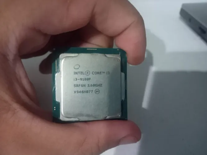 Processador Intel Core i3-9100F, 4 núcleos e 4 threads, 3.60GHz.