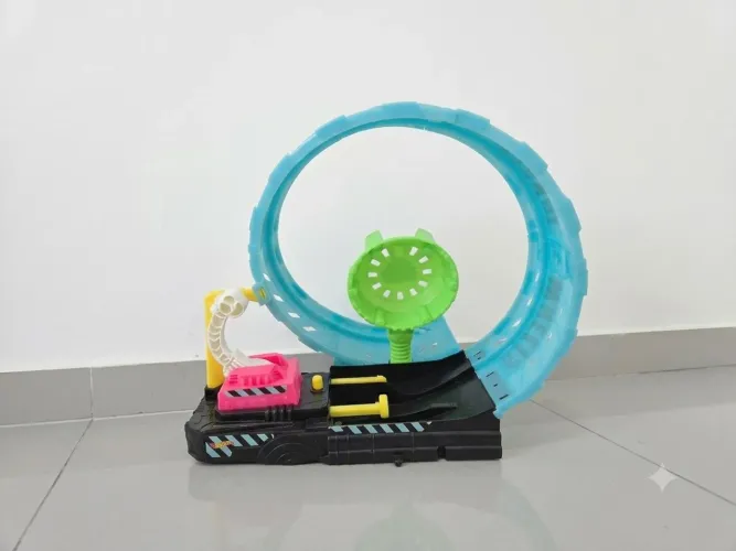 Pista Hot Wheels Monster Truck Epic Loop Brilha No Escuro