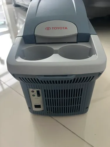 Caixa Térmica Toyota 12V com Cabo Original - Azul (Usada)