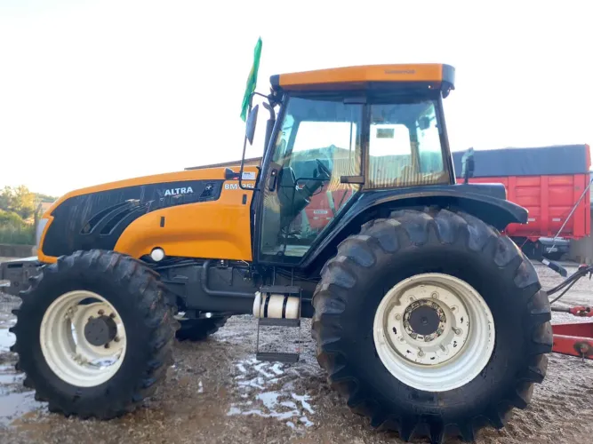 Trator Valtra
