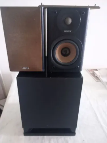 1 Subwoofer 2 caixas da Sony 