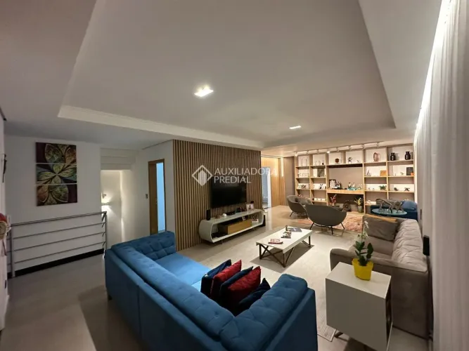 Sobrado de Alto Padrão à Venda em São Bernardo do Campo | 364 m² | 4 Suítes | Piscina | En