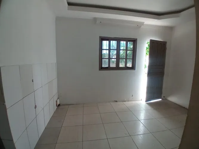 Aluga-se kitnets uma e R1.100 e a outra é R$ 1.700.