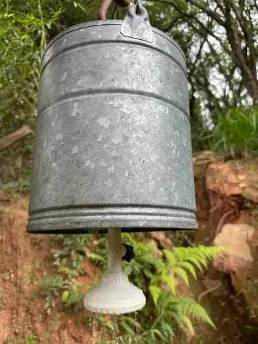 Chuveiro ecológico antigo em latão 