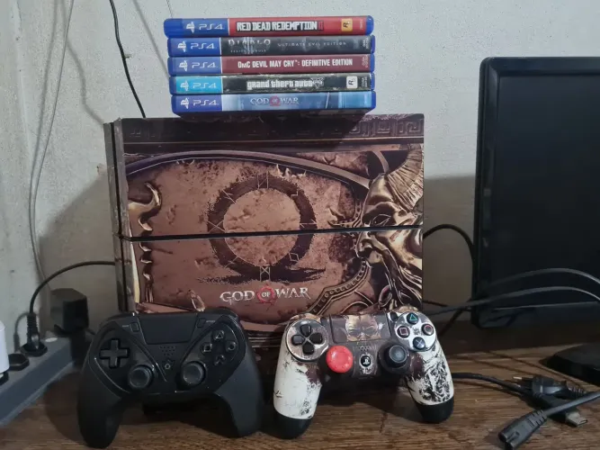 Play Station 4 1tb, 2 controles e 5 jogos
