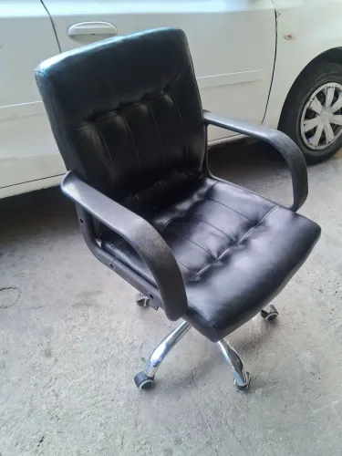 Vendo cadeira de escritório por 100 reais entrego 