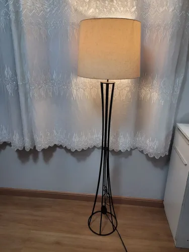 LUMINÁRIA DE CHÃO TORRE C/CÚPULA <br>Cor: Natural/Castanho<br><br>Id: *