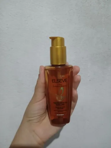 Óleo pro cabelo.