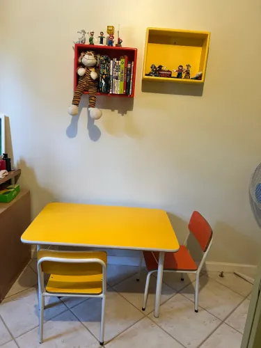 Mesa infantil com cadeiras + nicho madeira pintura Laca