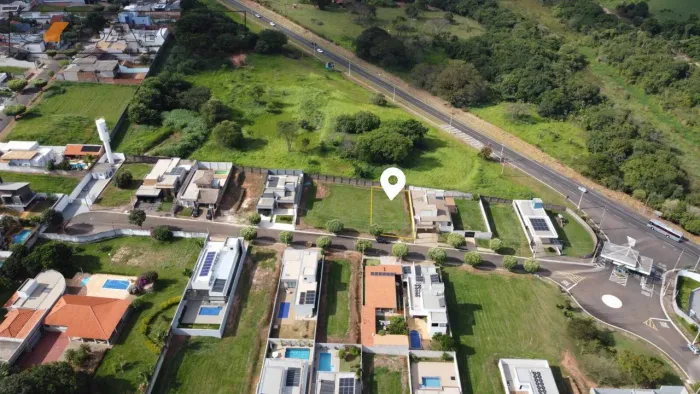 Lote de 402,97m² plano no Solar Primavera