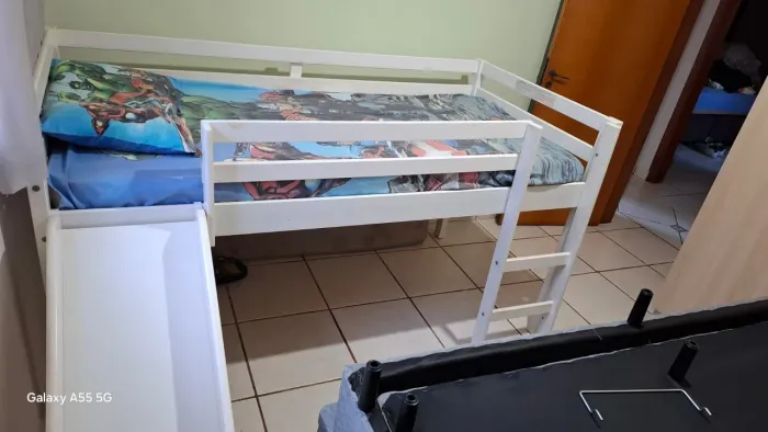 Cama solteiro com escorregador
